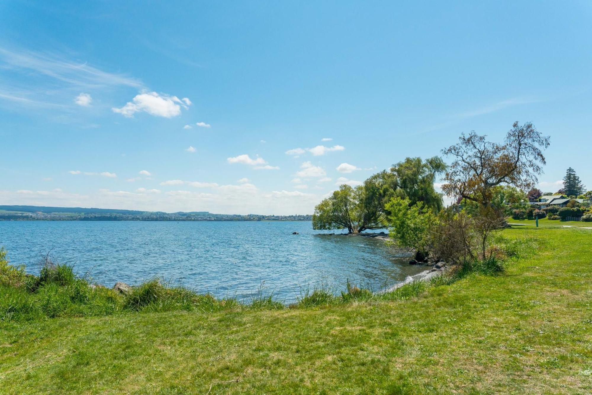 Lakeview Cottage - Rainbow Point Holiday Home Lago Lago Taupo Exterior foto