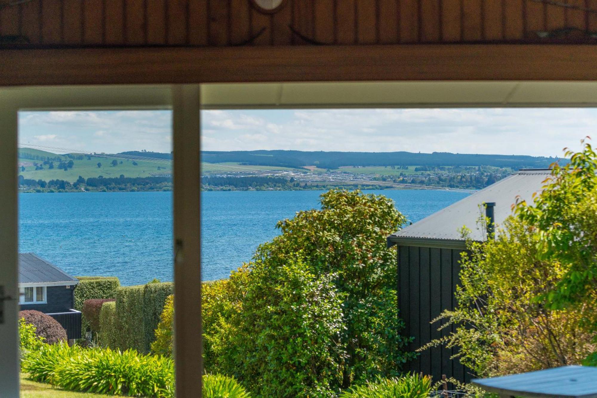 Lakeview Cottage - Rainbow Point Holiday Home Lago Lago Taupo Exterior foto
